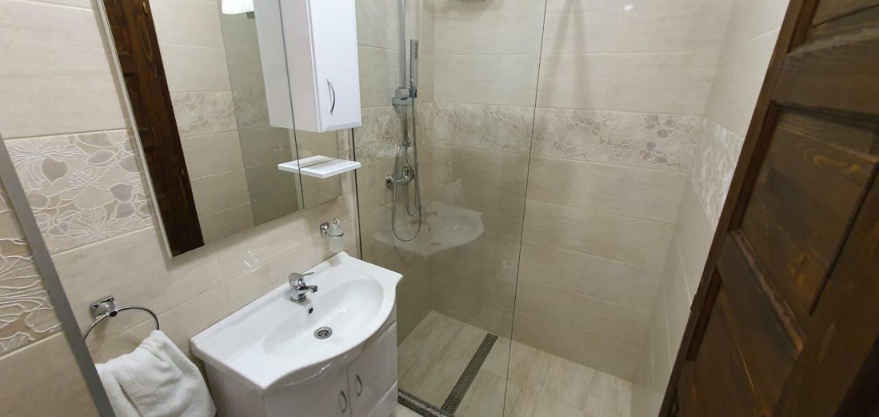 Kovacs Hotel Superior Vasarosnameny Luaran gambar