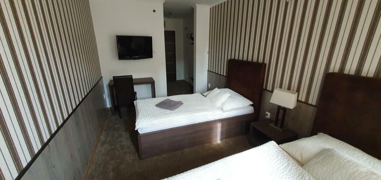 Kovacs Hotel Superior Vasarosnameny Luaran gambar