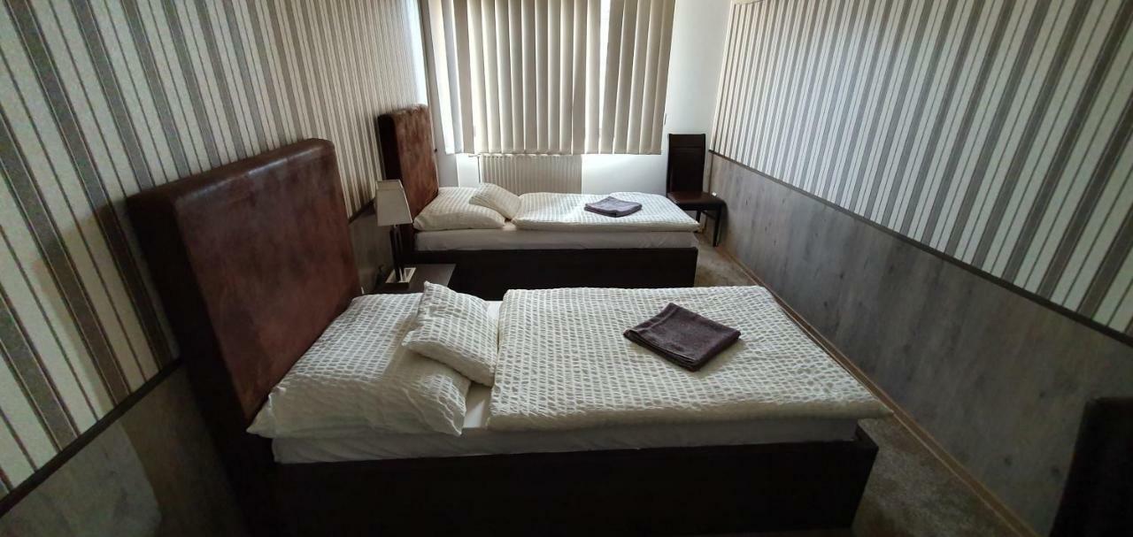 Kovacs Hotel Superior Vasarosnameny Luaran gambar